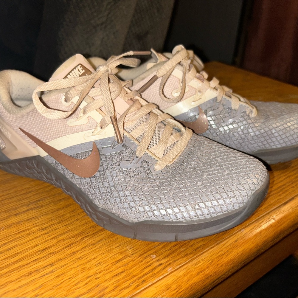 Nike Women's Gray and Tan Athletic Shoes